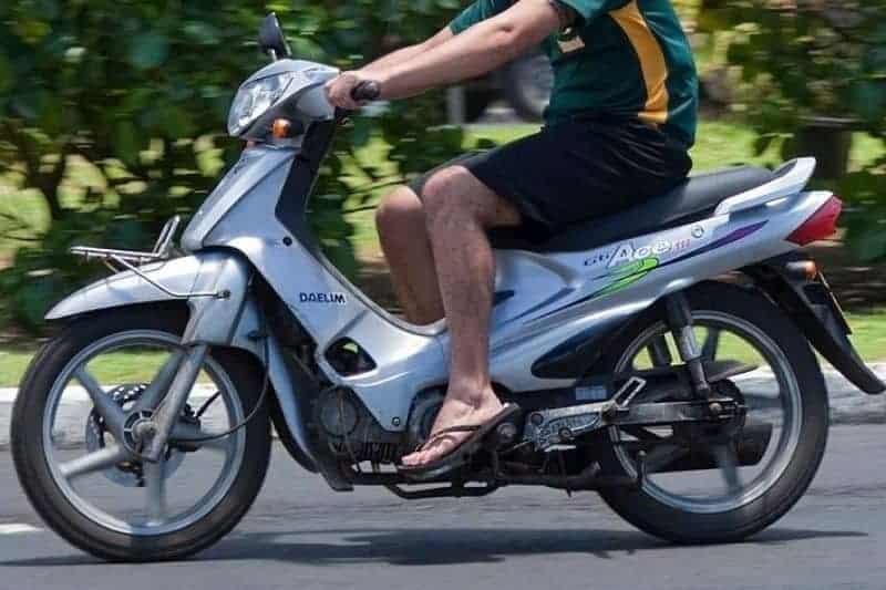 can you wear flip-flops on a motorcycle